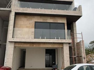 CASA EN VENTA EN CUMBRES MAGNOLIA