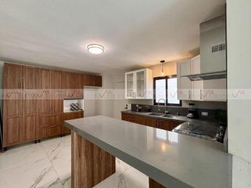Casa en venta en Cumbres Providencia