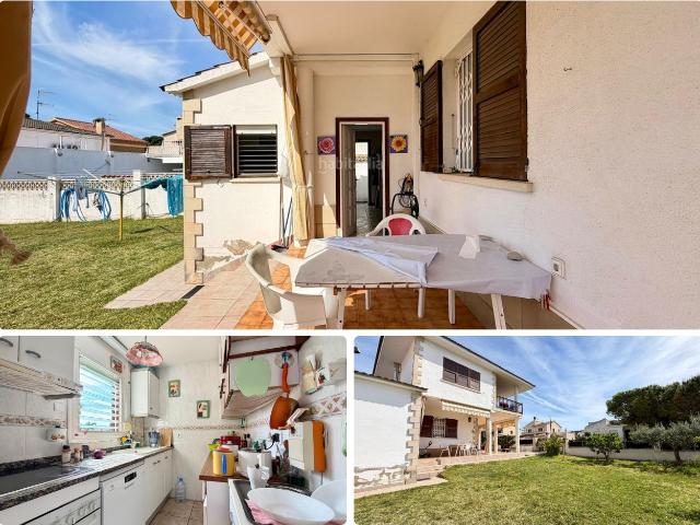 Casa en venta en Cunit, Cunit Residencial Costa Dorada. Casa independiente en Cunit con amplio terreno y múltiples posibilidades. Casas.