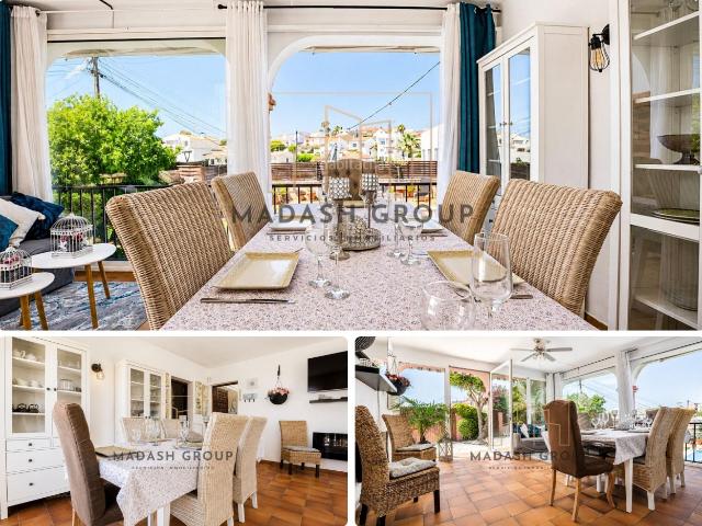 Casa en venta en Cunit, Cunit Residencial Costa Dorada. Hay casas que simplemente se visitan y otras en las que, desde el primer momento, puedes imaginar cómo sería vivir en ellas. Casas.