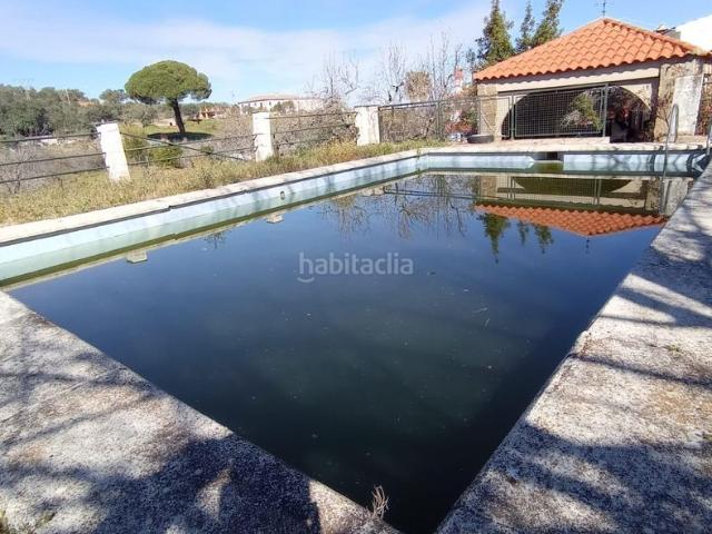 Casa en venta en Cáceres, Campus Universitario. Gran Chalet en zona Camino Valhondo La Montaña. Casas.