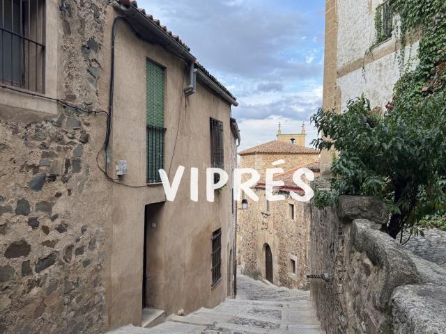 Casa en venta en Cáceres, Casco Antiguo. Vivienda Independiente en Pleno Casco Histórico de Cáceres Con Múltiples Posibilidades!Quieres vivir en el corazón del casco anti. Casas.