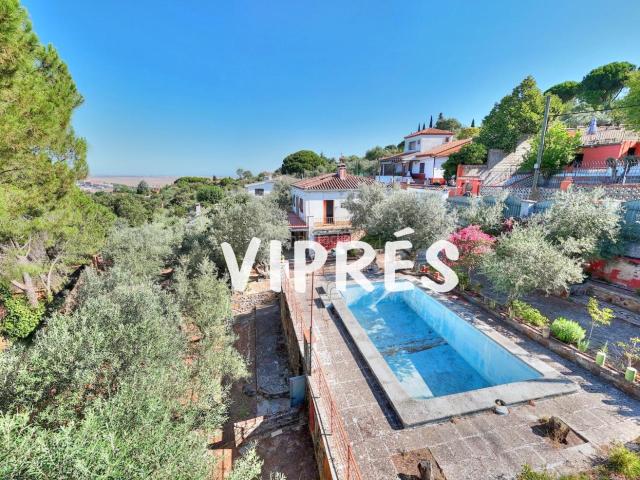 Casa en venta en Cáceres, Campus Universitario. Chalet en calle ntra sra de la montaña 6 Cáceres. Casas.