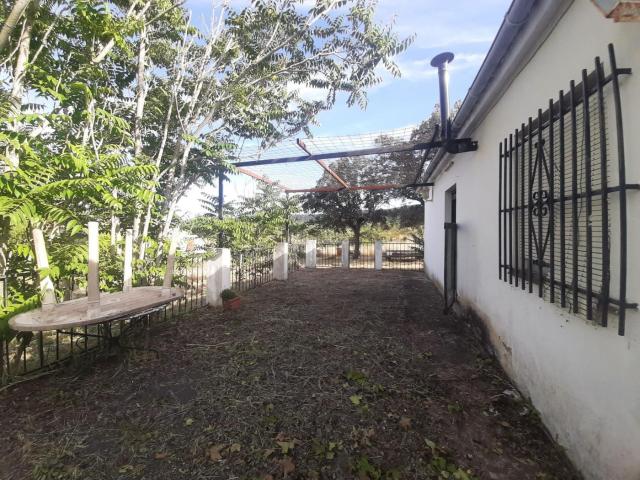 Casa en venta en Cáceres, Estación Arroyo Malpartida. Casa de campo con piscina en plena Sierra de San Pedro. Monte Almeida. Casas.