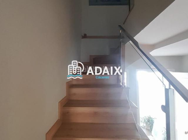 Casa en venta en Cáceres, La Cañada Aldea Moret. Amplia casa adosada en Cáceres capital, en buen estado, con 4 dormitorios, 2 baños, cocina equipada y aire acondicionado. Ubicada. Casas.
