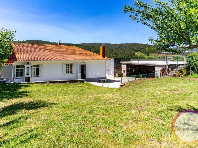Casa en venta en Cabana de Bergantiños. Casa lista para entrar con 1.005 m2 de terreno cerrado en Cabana de BergantiñosA Coruñapor 159.990!. Casas Cabana de.