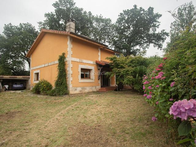 Casa en venta en Cabezón de la Sal. Casa independiente con jardín entre mar y montaña Ontoria Cabezón de la Sal. Casas Cabezón de la.