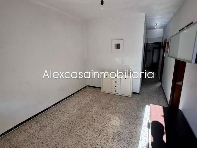 Casa en venta en Cabra. OPORTUNIDAD DE CASA EN LA BARRIADA. Casas.