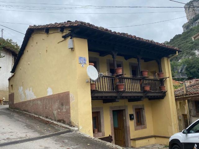 Casa en venta en Cabrales. CASA DE PIEDRA Y MEDIO HORREO EN CABRALES. Casas.