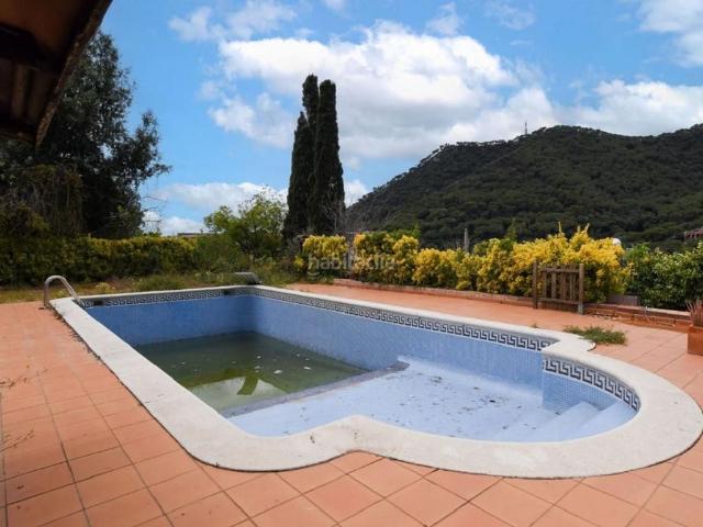 Casa en venta en Cabrera de Mar. CASA A CUATRO VIENTOS CON PISCINA Y PARCELA DE 1.000 M2. Casas Cabrera de.
