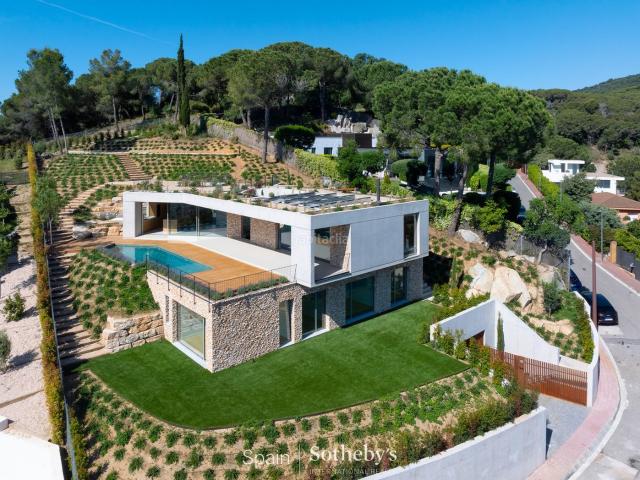 Casa en venta en Cabrils. Espectacular casa contemporánea de obra nueva con vistas al mar en Cabrils. Casas.