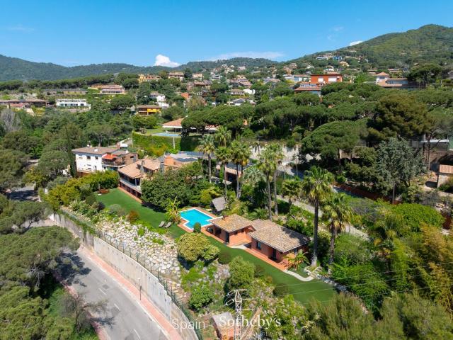 Casa en venta en Cabrils. Exclusividad, privacidad y vistas al mar en Cabrils, en el Maresme. Casas.