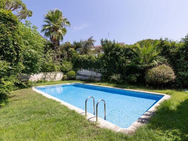 Casa en venta en Cabrils. Exclusivo Chalet con Vistas al Mar y a la Montaña Sant Crist, Cabrils. Casas.