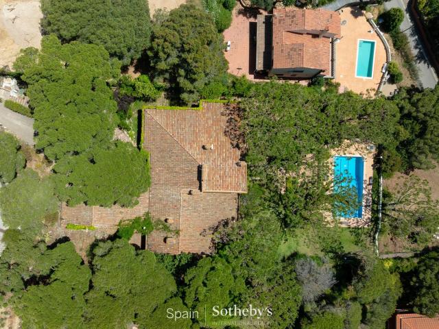 Casa en venta en Cabrils. Villa de lujo con licencia turística y vistas panorámicas al mar. Casas.