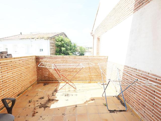Casa en venta en Cadalso de los Vidrios. CHALET ADOSADO EN CASCO URBANO. Casas Cadalso de los.