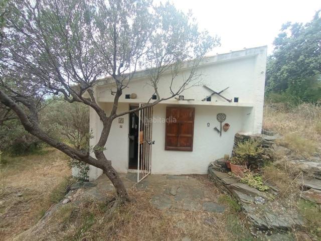 Casa en venta en Cadaqués Costa Brava. Casa legalizada con gran olivar y vistas a Cadaqués. Casas.