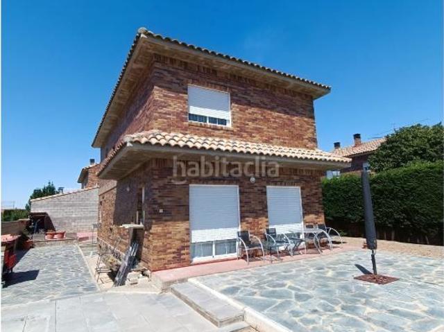 Casa en venta en Cadrete. Cadrete, Urbanización El Sisallete, calle Sobradiel, chalet individual, 3 dormitorios, 3 baños, buenas calidades. Casas.