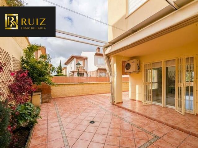 Casa en venta en Cájar. Casas.