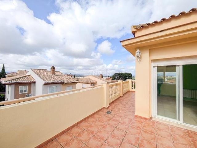 Casa en venta en Cájar. Exclusiva Residencia Unifamiliar en Cájar Haciendo esquina. Espacio, Calidad y Bienestar para su Familia. Casas.