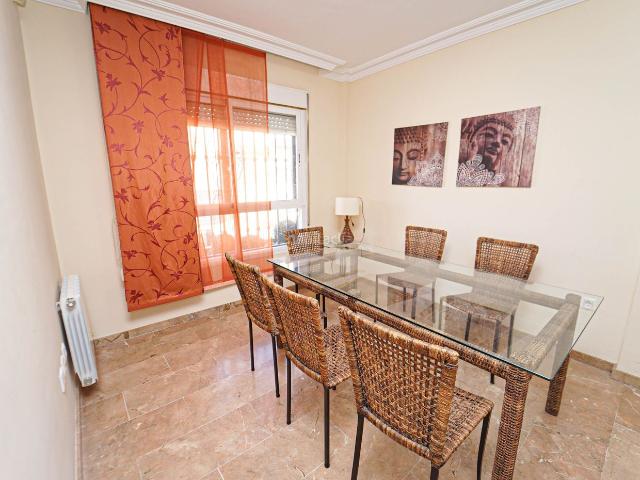 Casa en venta en Cájar. unifamiliar de 4 dormitorios patio y 2 terrazas. Casas.