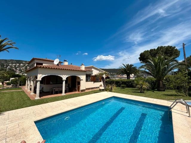 Casa en venta en Calonge, Cabanyes Mas Ambrós Mas Pallí. Propiedad con piscina en Vescomtat de Cabanyas 400m2 de confort y exclusividad. Casas.