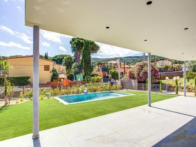 Casa en venta en Calonge, Cabanyes Mas Ambrós Mas Pallí. Chalet independiente con piscina y vistas a la montaña en Mas Ambrós, Calonge. Casas.