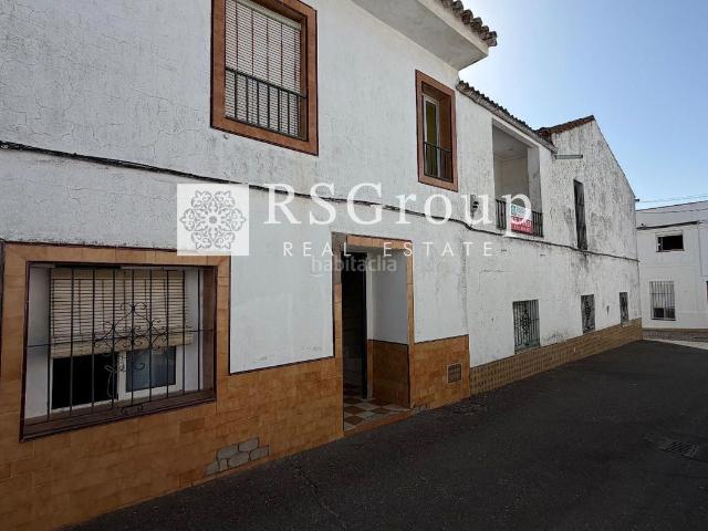 Casa en venta en Cala. Una inversión única en la Sierra de Aracena Gran Edificio con 3 viviendas independientes y garaje en Cala. Casas.