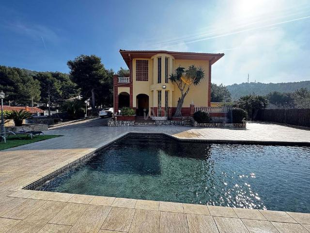 Casa en venta en Calafell, de 228 m² 3 habitaciones por 500.000