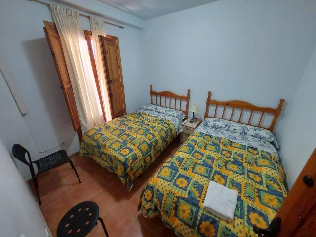 Casa en venta en Calasparra. Espectacular vivienda de tres plantas con un amplio bajo comercial y dos viviendas independientes. Casas.