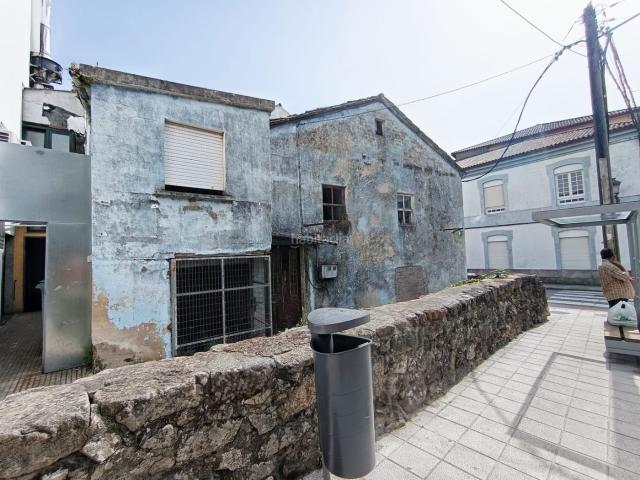 Casa en venta en Caldas de Reis. Casa en Ruina con solar edificable en pleno centro de Caldas de Reis. Casas Caldas de.
