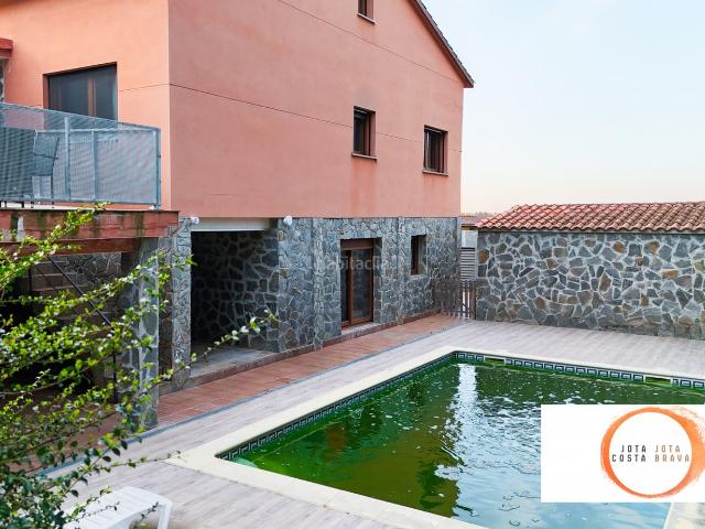Casa en venta en Caldes de Malavella. CASA CON 2 VIVIENDAS DE 5 HABITACIONES CON PISCINA EN CAN CARBONELL. Casas Caldes de.