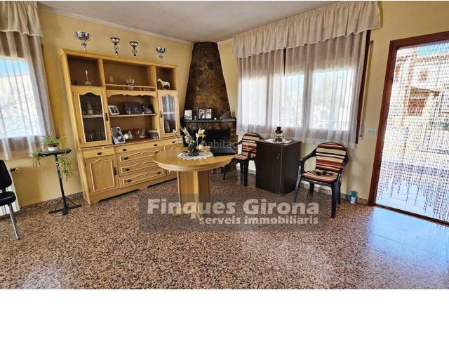Casa en venta en Caldes de Malavella. CASA CON GRAN PATIO EN CALDES DE MALAVELLA. Casas Caldes de.