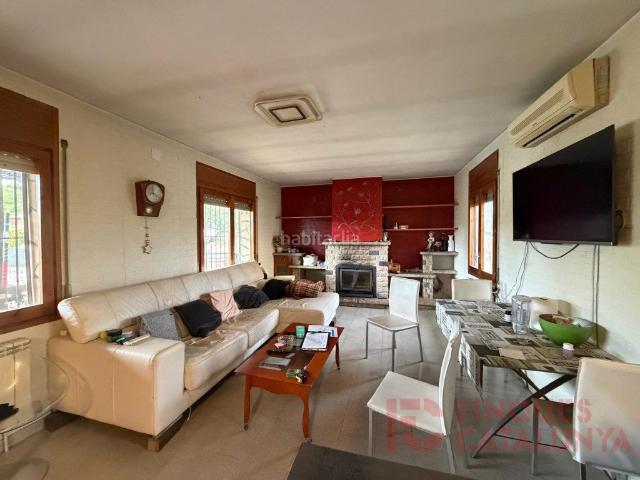 Casa en venta en Caldes de Malavella. Espai, llum i qualitat de vida al Llac del Cigne de Caldes de Malavella. Casas Caldes de.