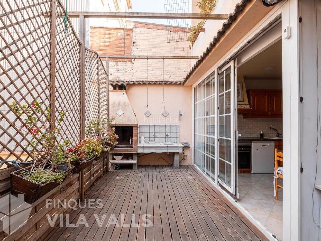 Casa en venta en Caldes de Montbui. Casa con garaje para 5 coches, terraza y amplios espacios familiares. Casas Caldes de.