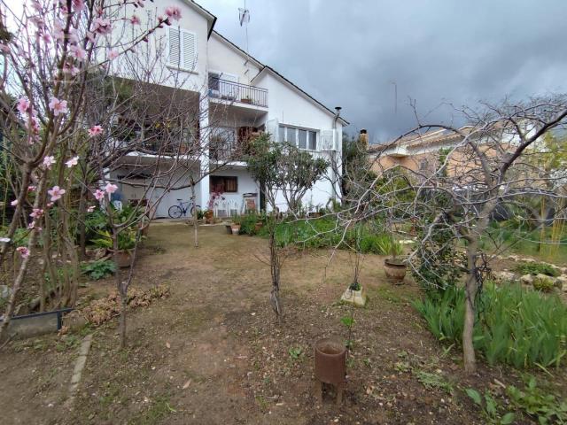 Casa en venta en Caldes de Montbui. Casa con jardín en venta en Caldes de Montbui. Casas Caldes de.