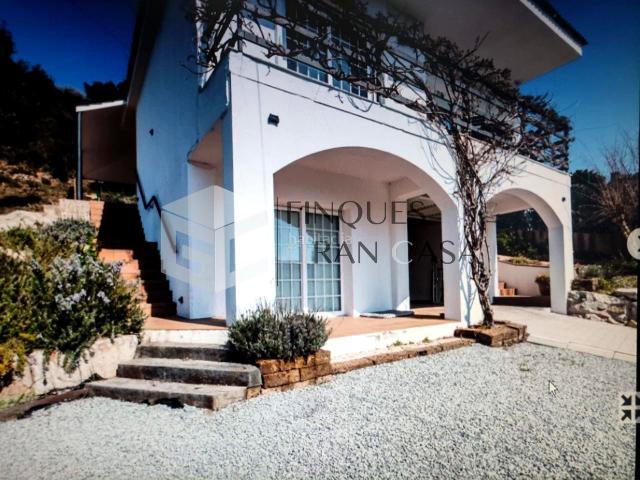 Casa en venta en Caldes de Montbui. Casa de 5 habitaciones y 3 baños en Caldes. Casas Caldes de.