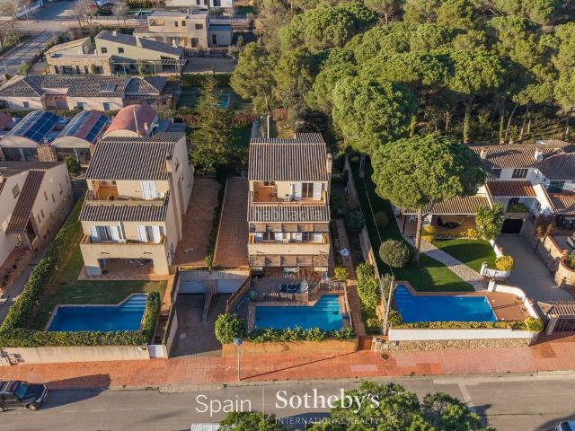 Casa en venta en Calella de Palafrugell Costa Brava. Casa Mediterránea en zona residencial a pocos metros de las playas de Calella. Casas Calella de.