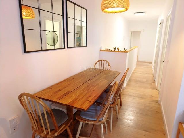 Casa en venta en Calella. OPORTUNIDAD Casa reformada en el centro de Calella con terraza privada, barbacoa y sin gastos de comunidad. Casas.