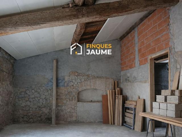 Casa en venta en calle Major, Montoliu de Lleida, de 270 m² 6 habitaciones por 110.000