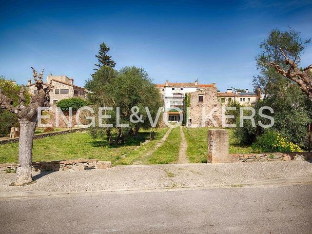Casa en venta en calle Major, Darnius, de 775 m² 6 habitaciones por 580.000
