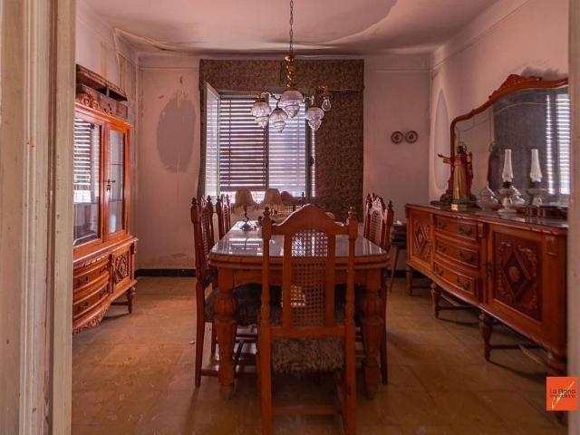 Chalet en venta en Santa Bàrbara, de 330 m² 5 habitaciones por 110.000
