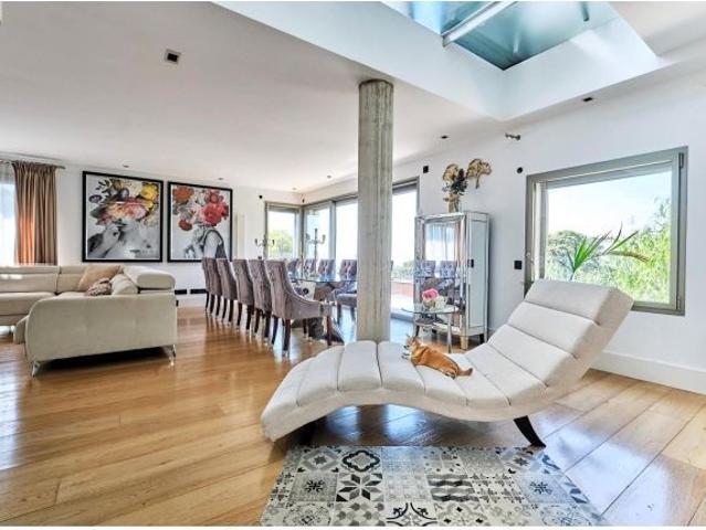 Casa en venta en Calle Maria Reina con vistas a Barcelona