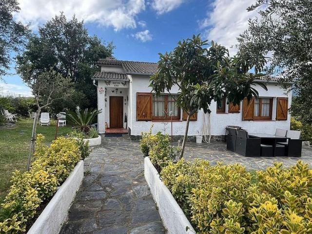 Casa en venta en calle Miquel Mateu, Sant Celoni, de 115 m² 3 habitaciones por 288.000