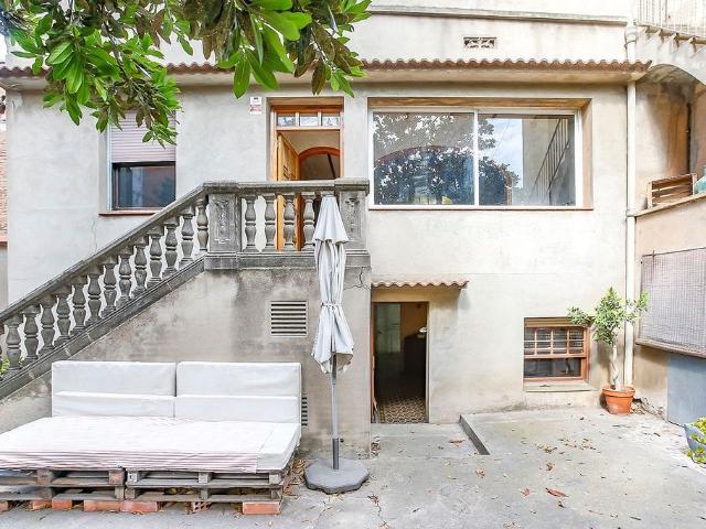 Chalet en venta en calle Nou, Sant Vicenç dels Horts, de 289 m² 4 habitaciones por 385.000