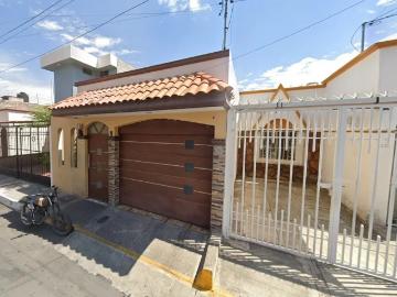 Casa en venta en Calle Ahuacatlán, El Corralón Tepic, Nayarit: Recuperación Bancaria