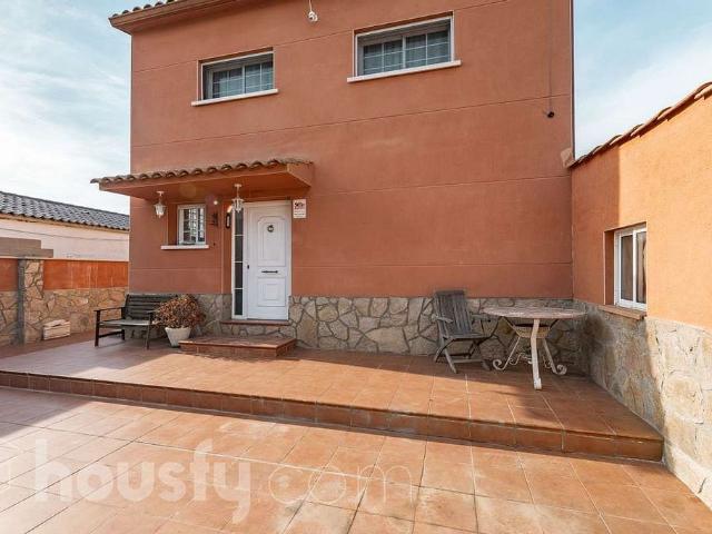 Casa en venta en calle Àngel Guimerà, Piera, de 159 m² 3 habitaciones por 345.000
