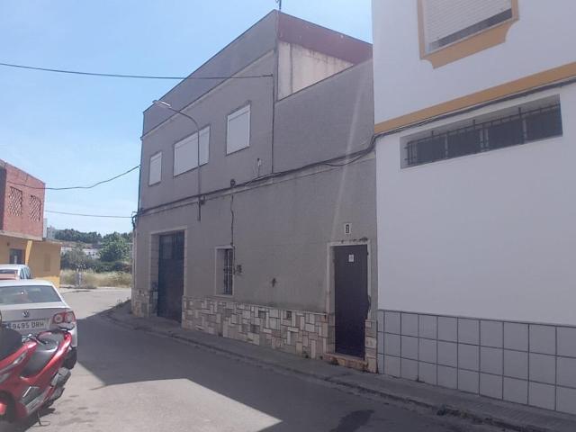 Casa en venta en calle Asturias con amplio garaje