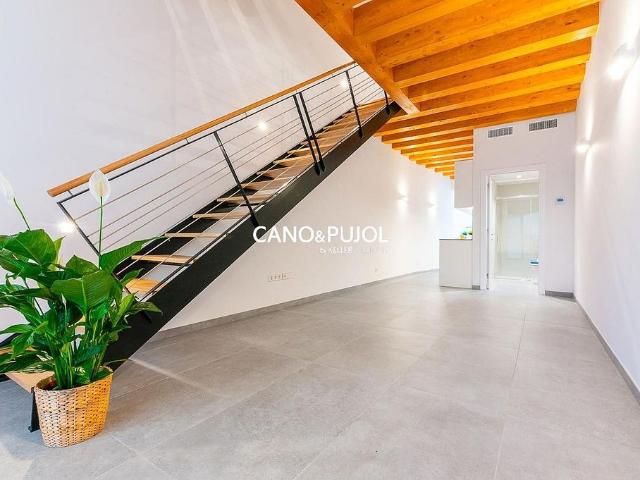 Casa en venta en calle Baixada de Sant Joan, Rubí, de 160 m² 4 habitaciones por 395.000