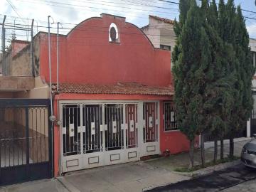Casa en Venta en Calle Bilbao, Santa Mónica, Guadalajara: Recuperación Bancaria