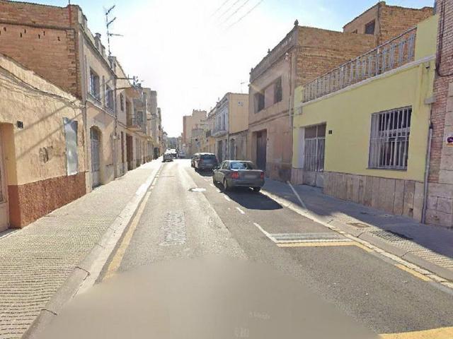 Casa en venta en calle Castelar, Amposta, de 296 m² 3 habitaciones por 151.200